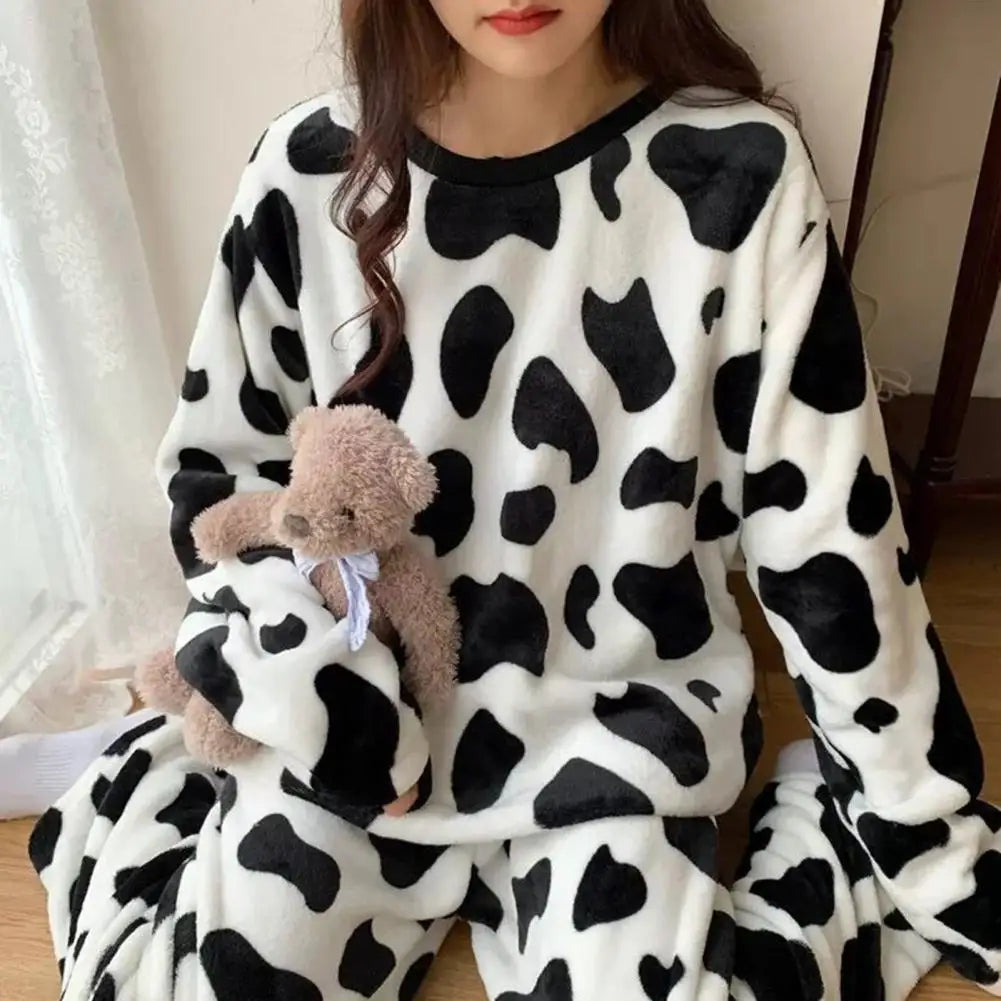 2Pcs/Set Women Pajamas O-Neck Long Sleeves Elastic Waistband Loose Fit Winter Milk Cow Pattern Plush Top Pants Homewear Set